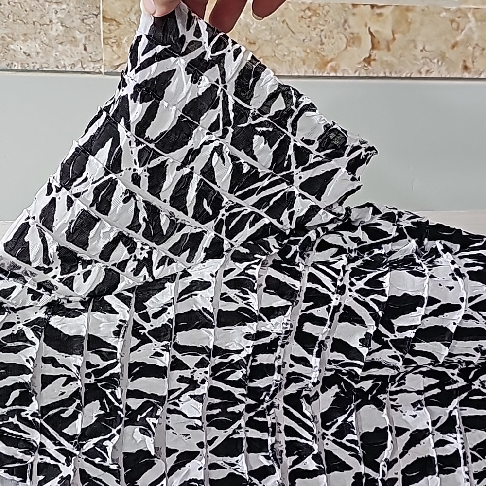 Black and White Ruffle Top - Picture 6 of 11
